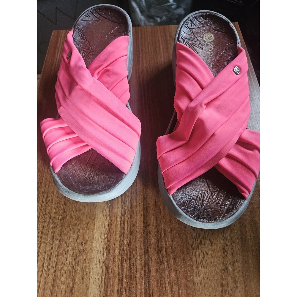 Bzees Knockout Wedge Sandals in neon pink with crisscross Straps Size 7M
